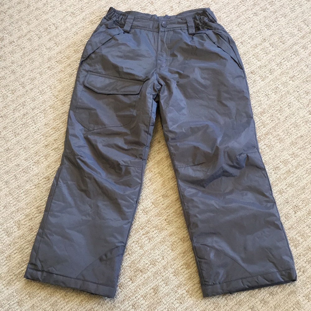Vertical ‘9 kids, boys or girls, gray ski pants size M (8), excellent condition.